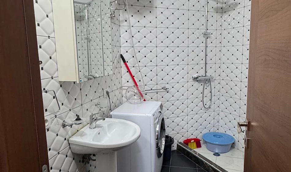 Tirane, jepet me qera apartament 1+1 Kati 6, 62 m² 600 € 