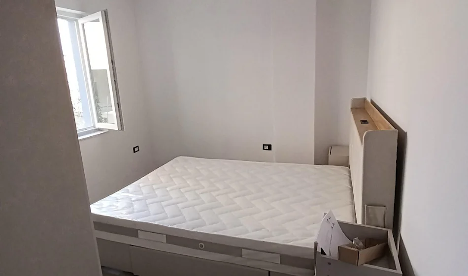 Tirane, jepet me qera shtepi 1+1 Kati 3, 70 m² 450 € 