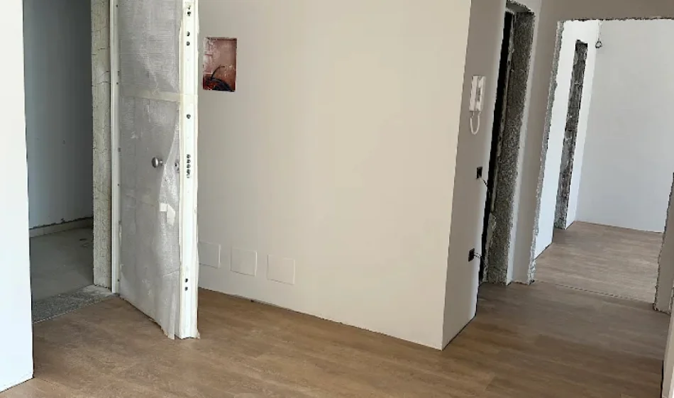 Tirane, jepet me qera ambjent biznesi Kati 2, 117 m² 1.900 € 
