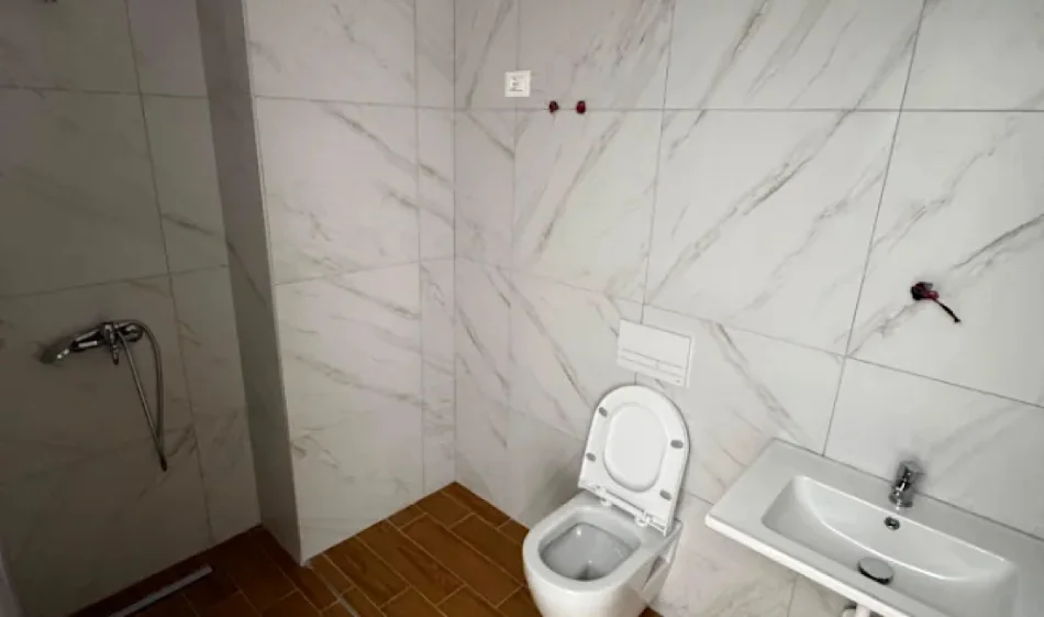 Tirane, jepet me qera ambjent biznesi Kati 9, 120 m² 900 € 