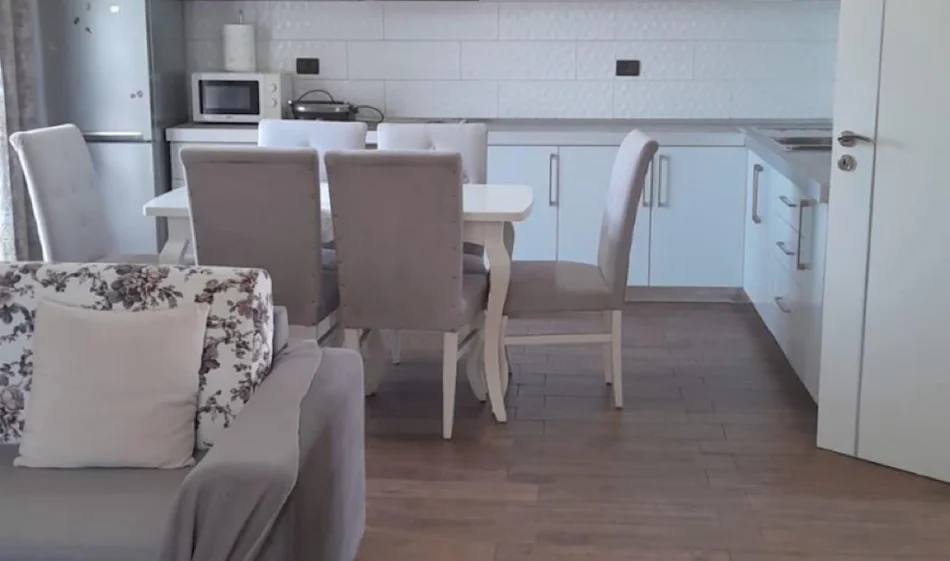 Tirane, jepet me qera Vile 2+1 Kati 4, 150 m² 500 € 