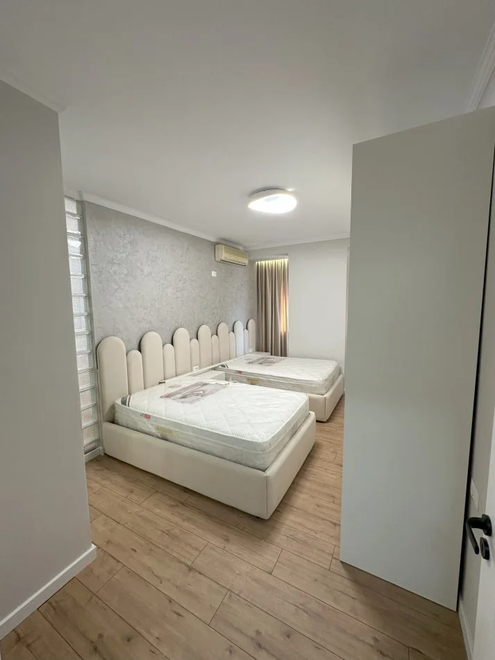 Tirane, jepet me qera apartament 2+1 Kati 2, 107 m² 1.000 € (Kompleksi Vizion +.)