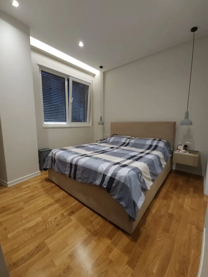 Tirane, shitet apartament 2+1+Ballkon Kati 4, 124 m² 185.000 € (Kinostudio)