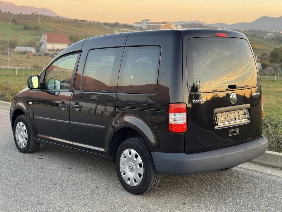 Tirane, shes makine Caddy 1.9 Naftë Manual Nafte, e zeze manuale Kondicioner 208.000 km