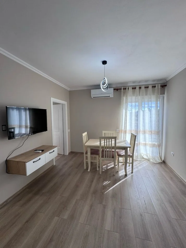 Tirane, jepet me qera apartament 2+1 Kati 5, 80 m² 500 € (Xhamia Selite)