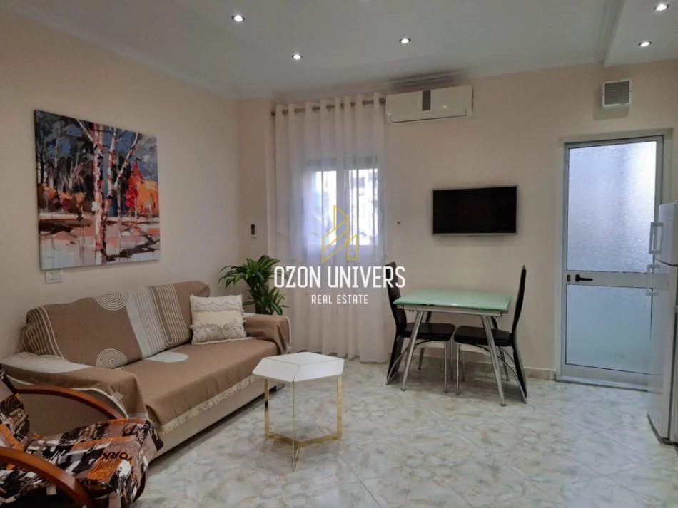 Tirane, jepet me qera apartament 1+1+Ballkon Kati 3, 65 m² 550 € (Komuna e Parisit)