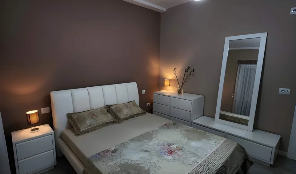 Tirane, jepet me qera apartament 1+1+Ballkon Kati 3, 78 m² 850 € (Rruga Islam Alla)