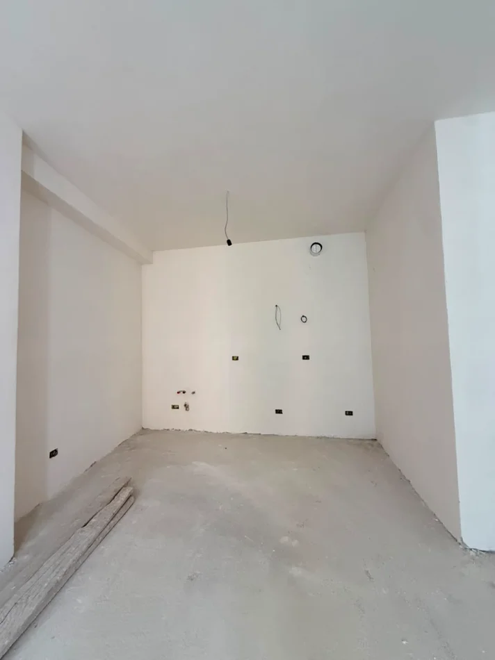 Tirane, shitet apartament 1+1 , 81 m² 162.000 € 