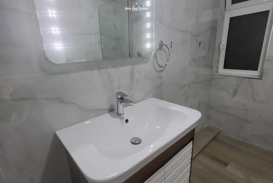 Tirane, jepet me qera Vile 1+1+Ballkon Kati 4, 60 m² 500 € (ish parku)