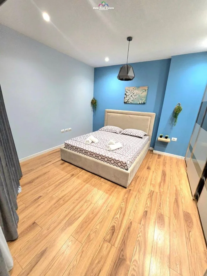 Tirane, jepet me qera apartament 2+1 Kati 3, 120 m² 650 € (Liqeni i thate, Kapiten Mir Zoti)