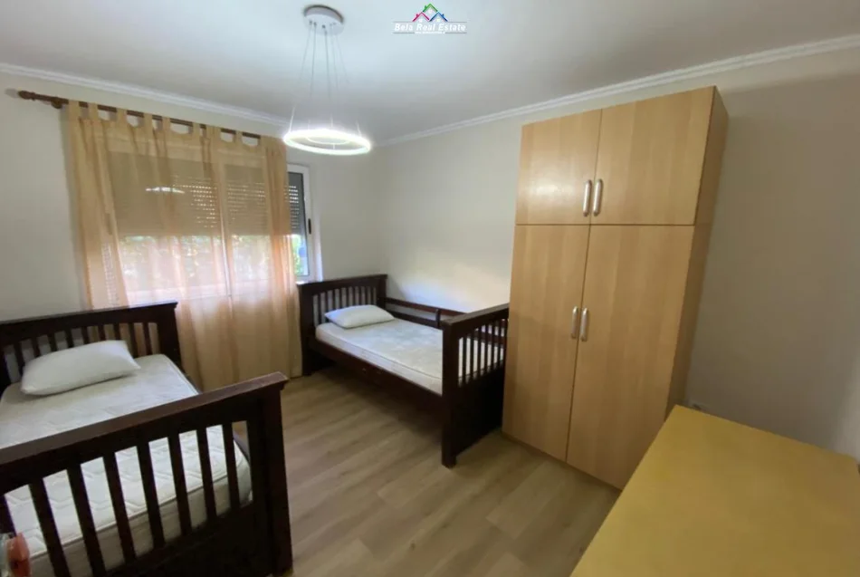 Tirane, jepet me qera apartament 2+1 , 68 m² 680 € (myslym shyri)