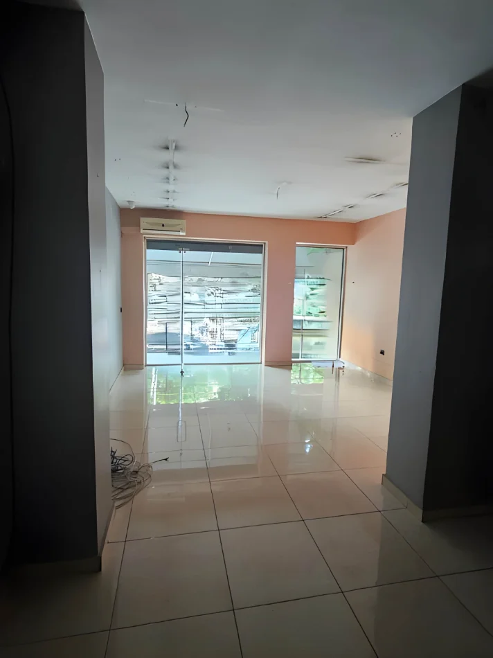 Tirane, jepet me qera ambjent biznesi Kati 0, 33 m² 800 € (Rruga Bardhyl)