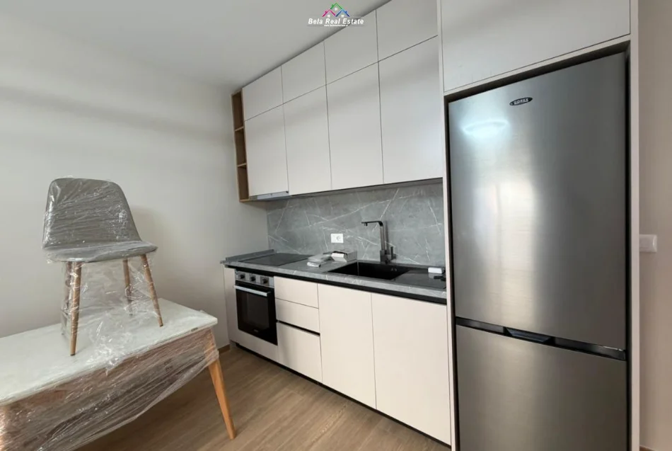 Tirane, jepet me qera apartament 1+1+Ballkon , 90 m² 780 € (shyqyri brari)