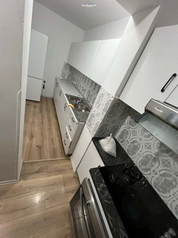 Tirane, jepet me qera apartament 2+1 Kati 4, 80 m² 570 € (rruga bardhyl)