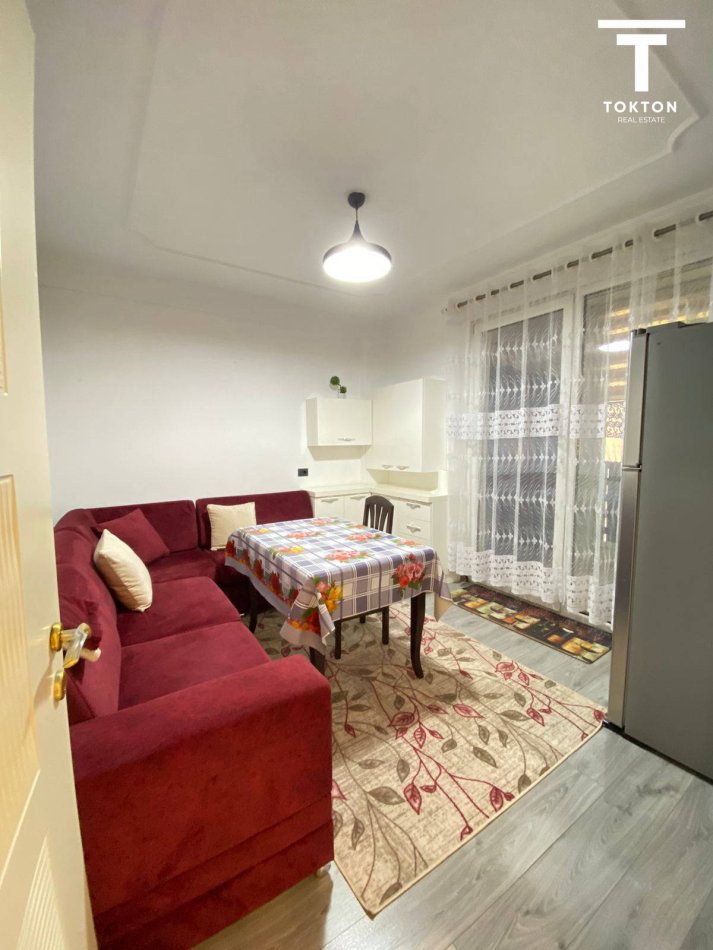 Tirane, shitet apartament 3+1 Kati 2, 151 m² 260.000 € (Komplesi Xhura) TT 176