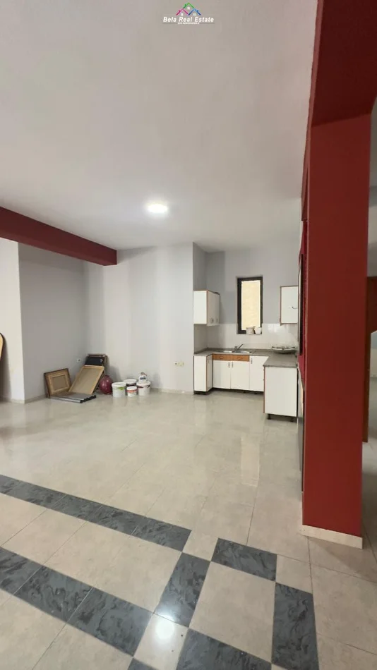 Tirane, jepet me qera zyre Kati 0, 100 m² 950 € (Rruga e Durresit)