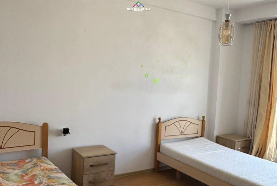 Tirane, jepet me qera apartament 3+1 Kati 2, 133 m² 530 € (rruga 5 maji)