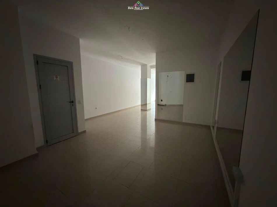 Tirane, jepet me qera dyqan Kati 0, 41 m² 51 € (komuna e parisit)