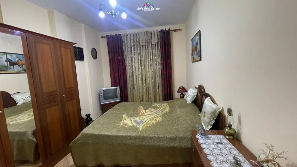 Tirane, jepet me qera apartament 2+1 Kati 4, 100 m² 520 € (Sokrat Miho)