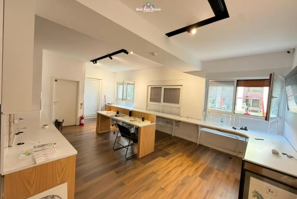 Tirane, shes zyre Kati 0, 200 m² 500.500 € (ali demi)