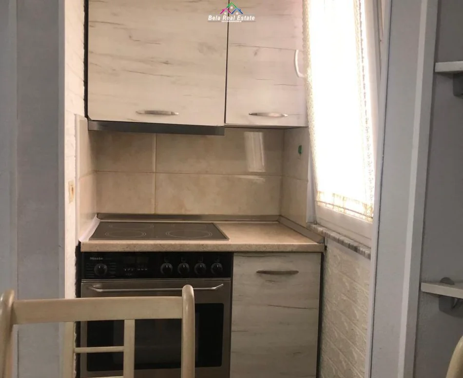 Tirane, jepet me qera apartament 1+1+Ballkon Kati 5, 60 m² 420 € (ali demi)