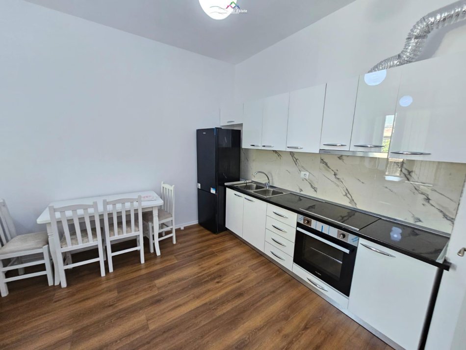 Tirane, jepet me qera apartament 1+1+Ballkon Kati 2, 65 m² 500 € (sadik petrela)