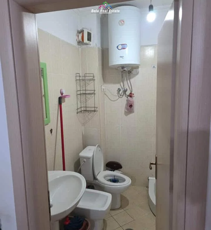 Tirane, jepet me qera apartament 1+1+Ballkon Kati 3, 60 m² 420 € (astir)
