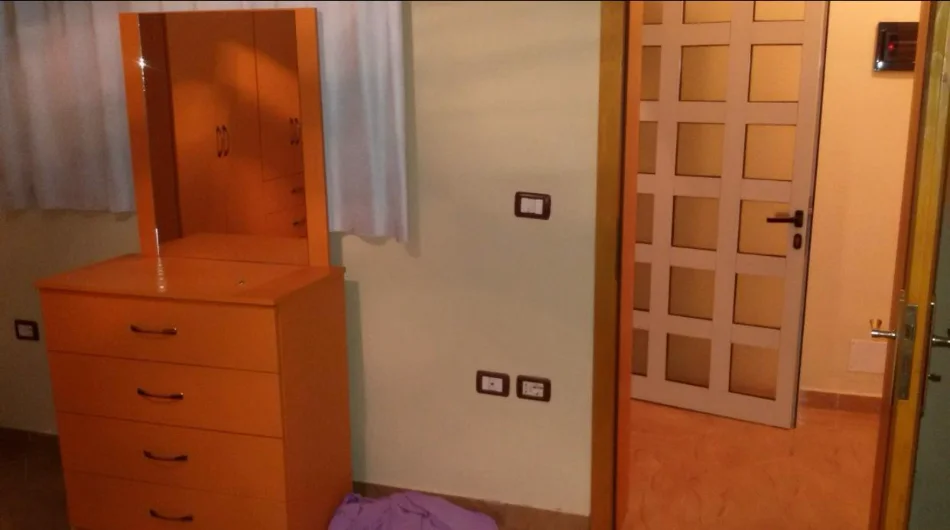 Tirane, jepet me qera apartament 1+1 Kati 1, 65 m² 350 € (Shkolla e Bashkuar)