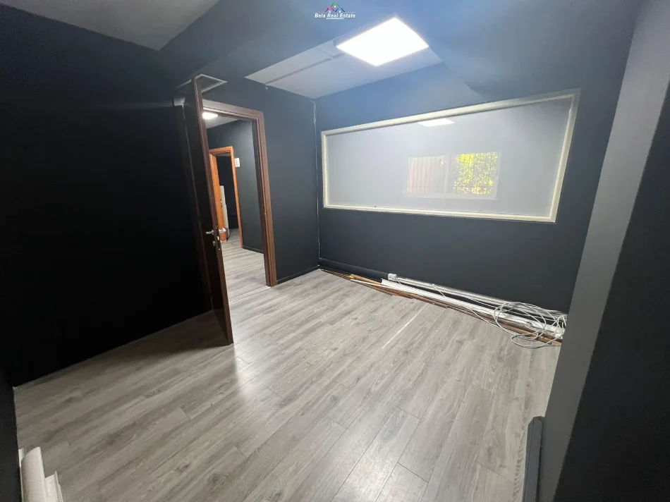 Tirane, zyre Kati 2, 200 m²  3500 euro (Rruga Sami Frasheri)