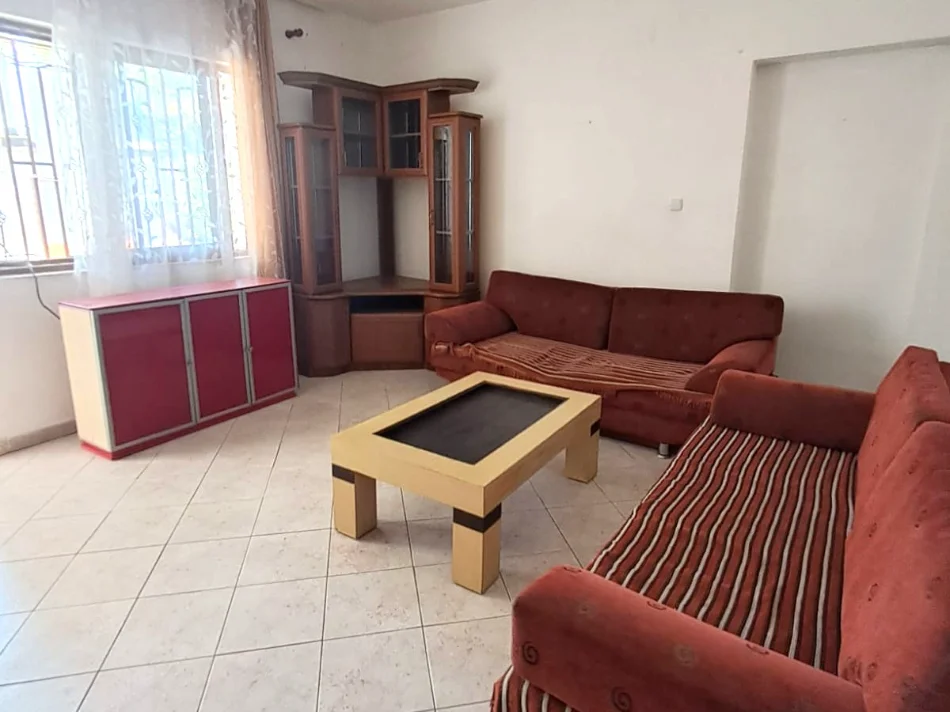 Tirane, jepet me qera shtepi 2+1 Kati 1, 70 m² 300 € 