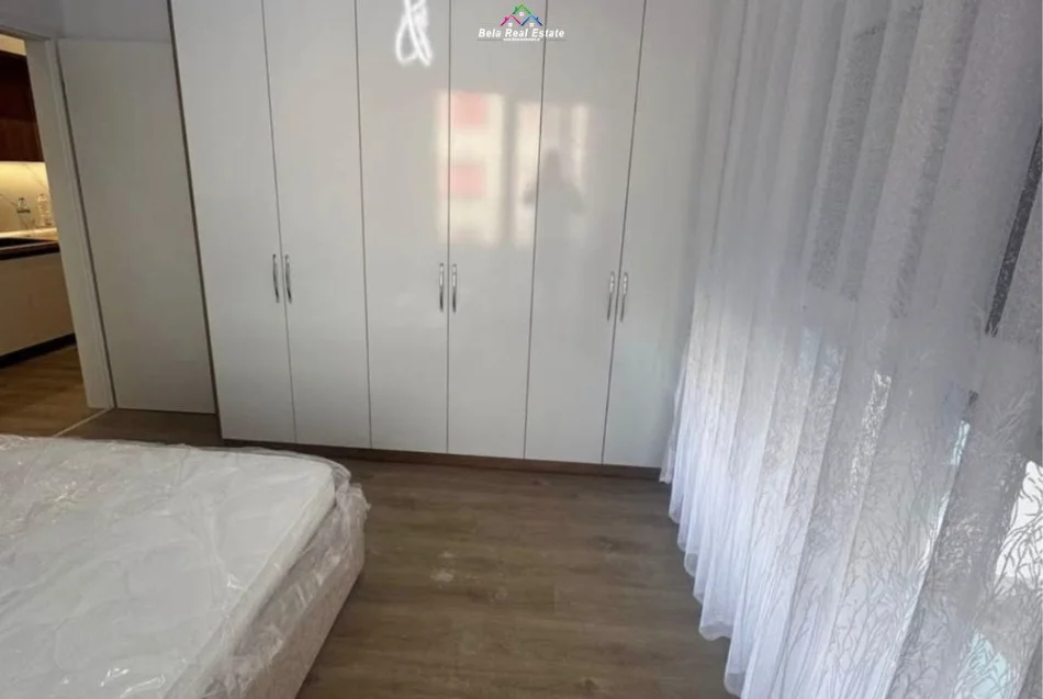 Tirane, jepet me qera apartament 1+1+Ballkon Kati 3, 75 m² 520 € (ali demi)