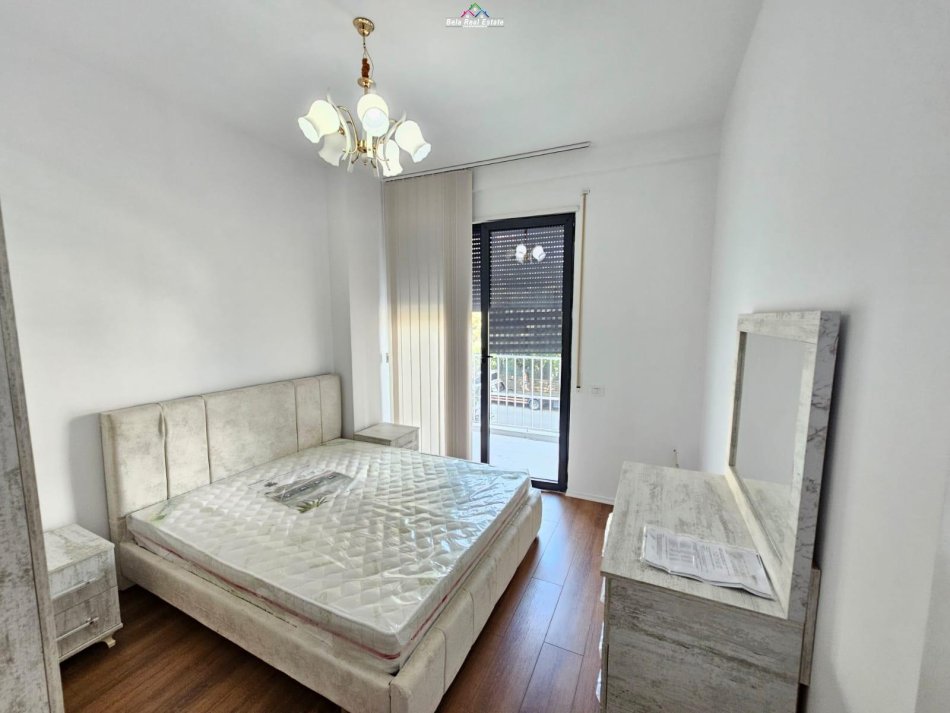 Tirane, jepet me qera apartament 1+1+Ballkon Kati 2, 65 m² 500 € (sadik petrela)