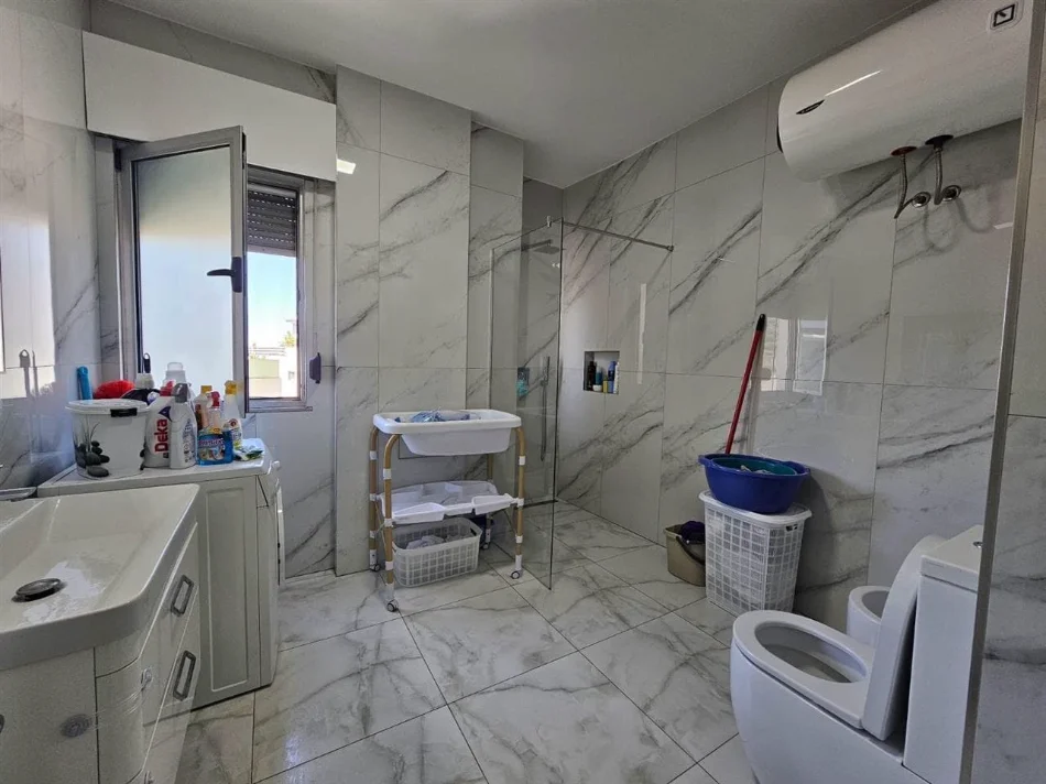 Tirane, shes apartament 2+1 Kati 3, 110 m² 255.000 € (RRUGA PETI)