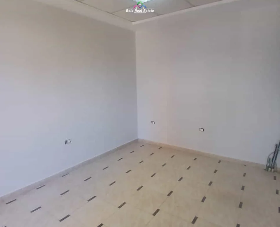 Tirane, jepet me qera zyre Kati 3, 160 m² 1.580 € (21 dhjetori)