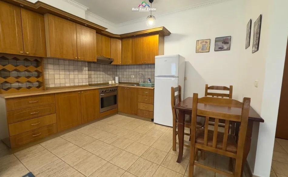 Tirane, jepet me qera apartament 1+1 Kati 3, 70 m² 700 € (Qender)