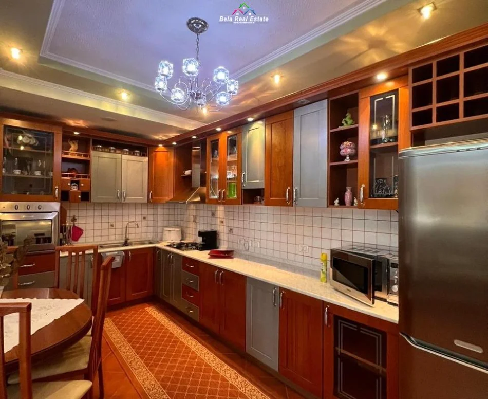 Tirane, jepet me qera apartament 2+1 Kati 10, 110 m² 739 € (muhamed gjollesha)