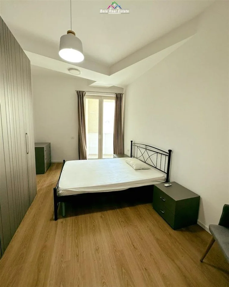 Tirane, jepet me qera apartament 2+1+Ballkon, Kati 8, 120 m² 700 € (Kompleksi Kontakt)