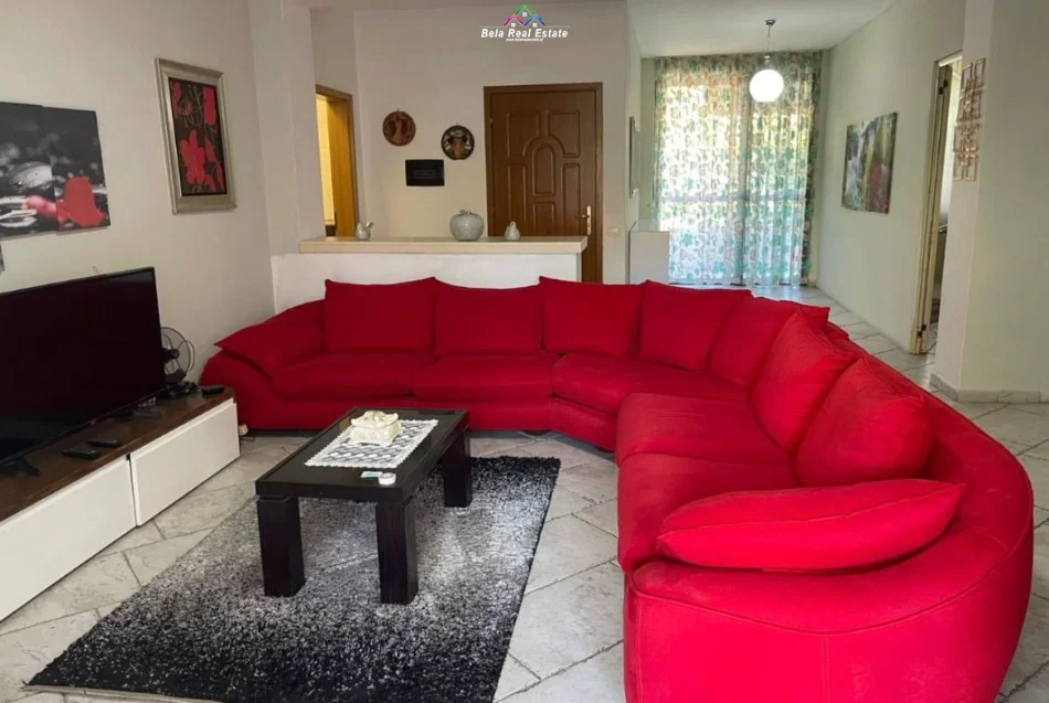 Tirane, jepet me qera Vile 2+1 , 160 m² 680 € (shkolla e kuqe)