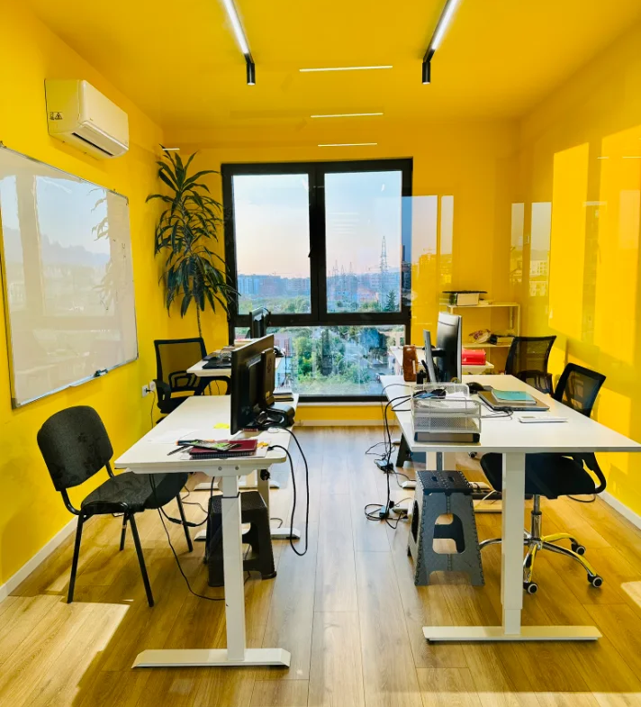 Tirane, jepet me qera zyre Kati 4, 220 m² 1.700 € (bulevardi i ri)