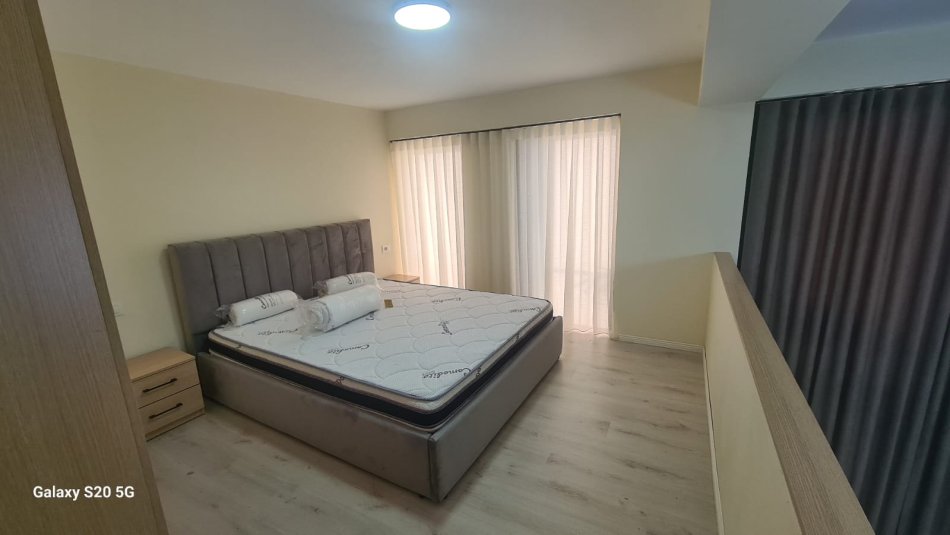 Tirane, jepet me qera apartament 2+1 Kati 2, 90 m² 600 € liqeni i thate