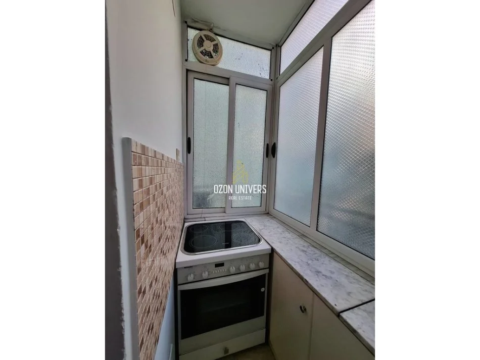 Tirane, jepet me qera apartament 1+1+Ballkon Kati 3, 65 m² 550 € (Komuna e Parisit)