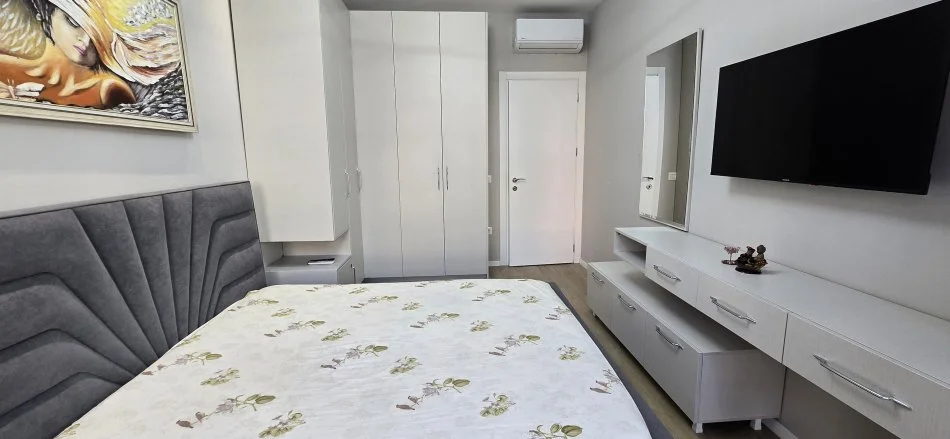 Tirane, jepet me qera apartament 1+1 , 65 m² 850 € (Komuna e Parisit)