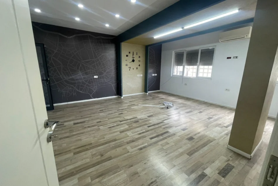 Tirane, jepet me qera zyre Kati 4, 110 m² 1.470 € (sheshi willson)