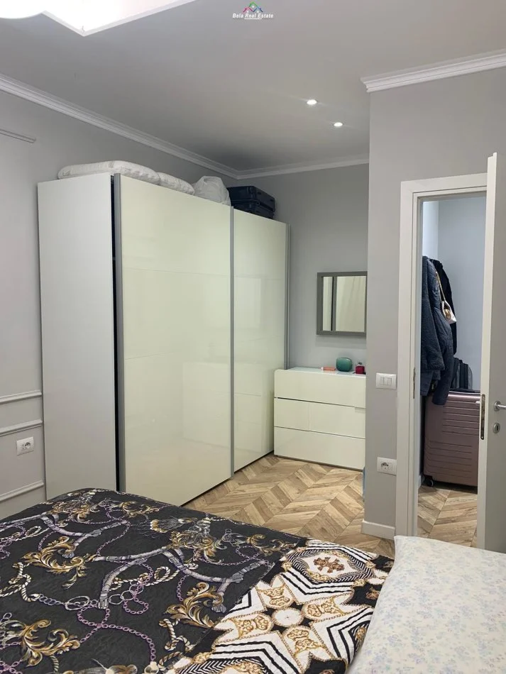 Tirane, jepet me qera apartament 1+1, Kati 5, 72 m² 520 € (Fusha e Aviacionit)