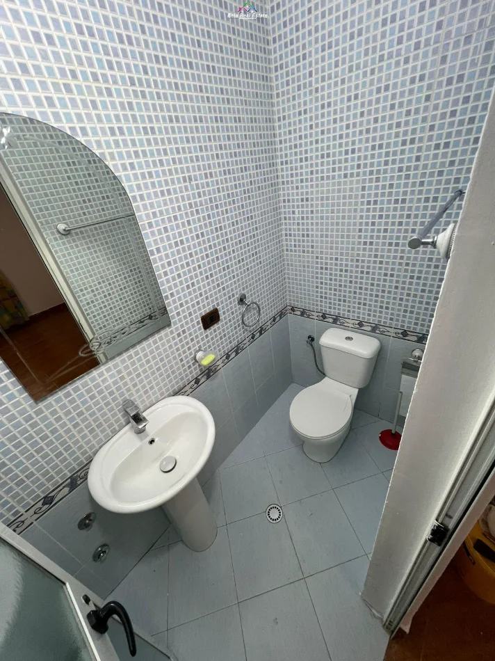 Tirane, jepet me qera apartament Kati 2, 120 m² 1.000 € (bllok)