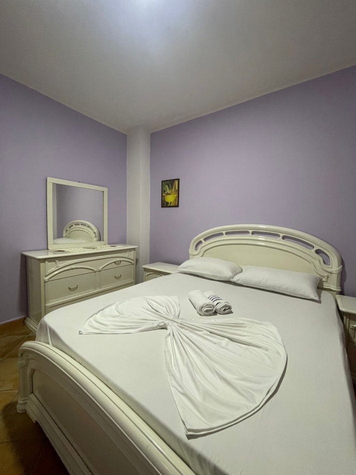 Tirane, jepet me qera apartament 1+1+Ballkon Kati 3, 65 m² 600 € (RRUGA E DURRESIT)