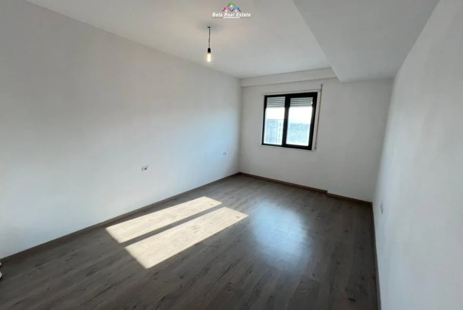 Tirane, jepet me qera ambjent biznesi Kati 7, 105 m² 500 € (Green Harmony)