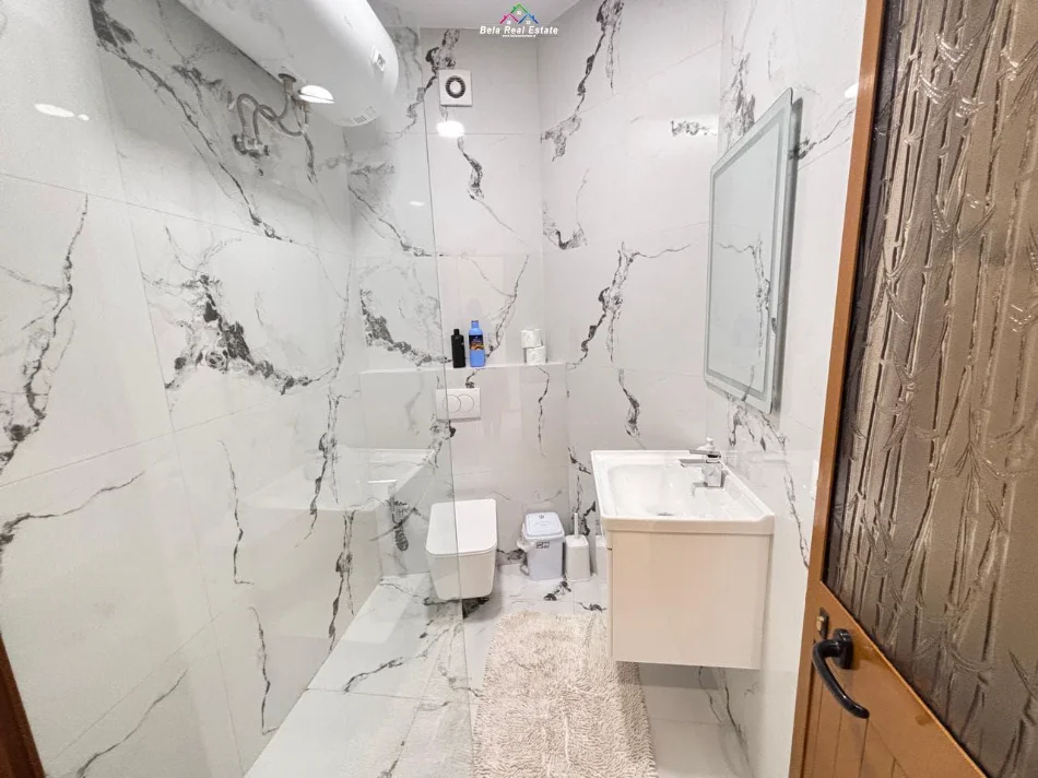 Tirane, jepet me qera apartament 1+1+Ballkon Kati 4, 65 m² 830 € (kopshti botanik)