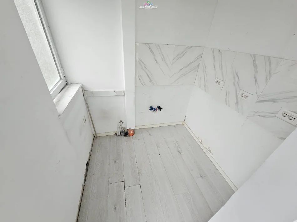 Tirane, shes zyre Kati 2, 72 m² 260.000 € (21 dhjetori)