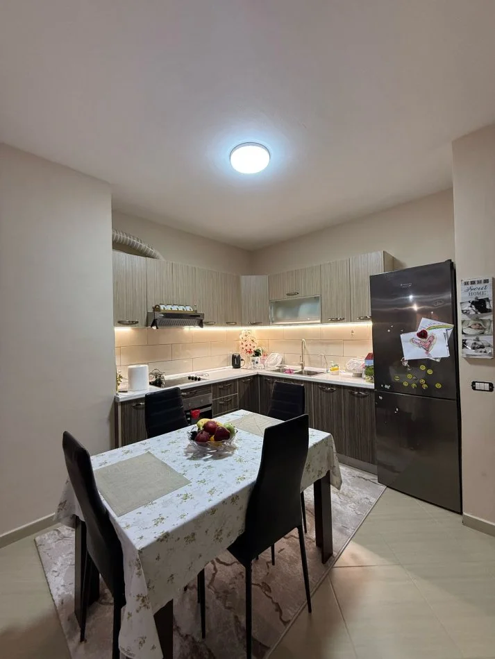 Tirane, shitet apartament 1+1+Ballkon Kati 5, 90 m² 232.960 € (Tek ATSH, Pazari i Ri)